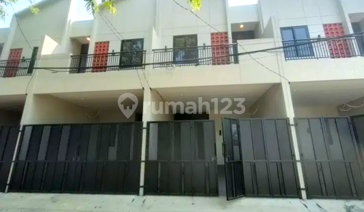 Rumah Baru. Taman Ratu. 2 Lantai. 5x14. Jalan 2 Mobil. Siap Huni