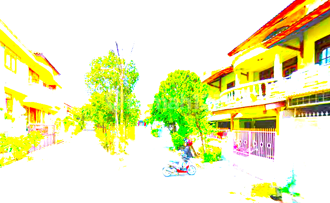 Rumah Tua Tomang. 14x19. Jalan Lebar 3 Mobil.  2