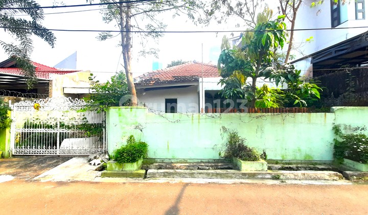 Rumah Tua Tomang. 14x20. Jalan 2 Mobil 1