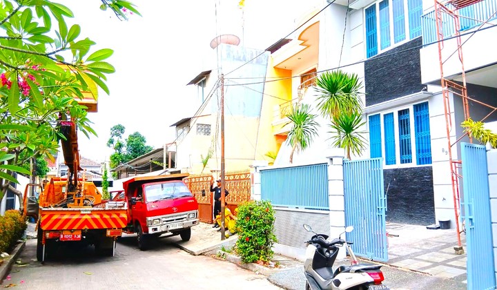 Rumah Classic Modern. Jelambar. 2.5 Lantai. 8x20. Jalan 2 Mobil. Siap Huni 2