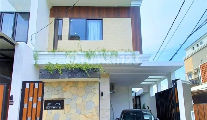 Rumah Hook. Tomang. 3.5 Lantai. 6x11. Jalan 2 Mobil. Siap Huni