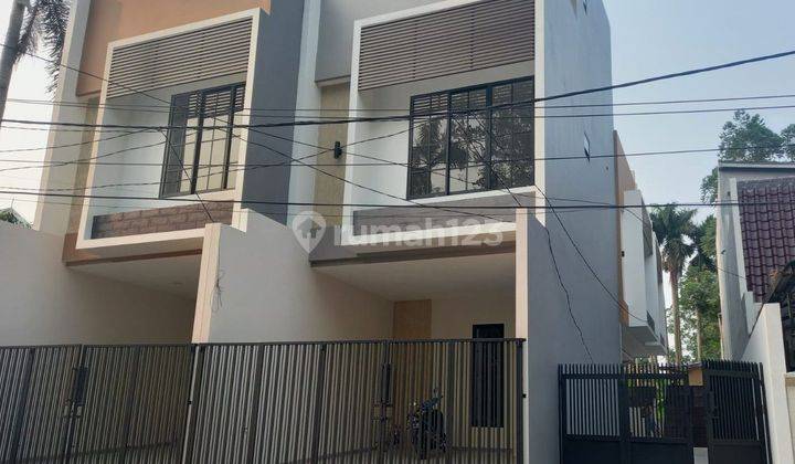 Rumah Baru Taman Ratu. 3 Lantai. 4.5x11. Jalan Lebar 4 Mobil 1