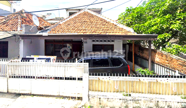Rumah Tua Grogol Roxy. 8.5X20. Jalan 2 Mobil Rumah Tua Grogol Roxy. 8.5X20. Jalan 2 Mobil