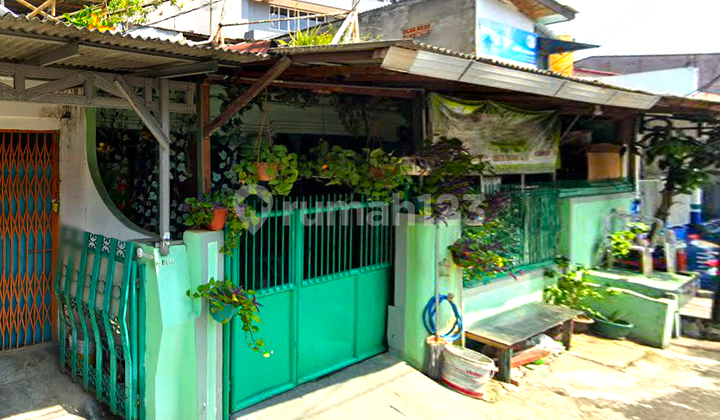 Rumah Tua Tomang. 10x16. Jalan 2 Mobil Rumah Tua Tomang. 10x16. Jalan 2 Mobil