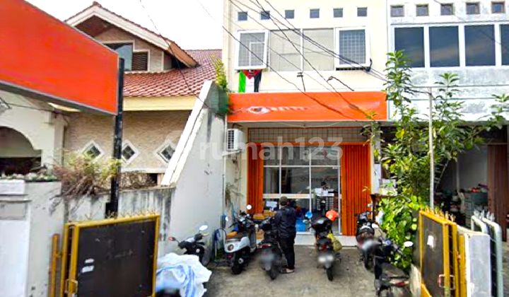 Ruko Tomang. 3.5 Lantai. 4X21. Jalan Raya 2 Mobil. Siap Pakai.