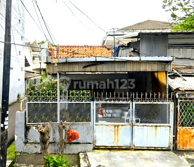 Rumah Tua Hook. Cideng Petojo. 5.5x21. Jalan Lebar 3 Mobil 1