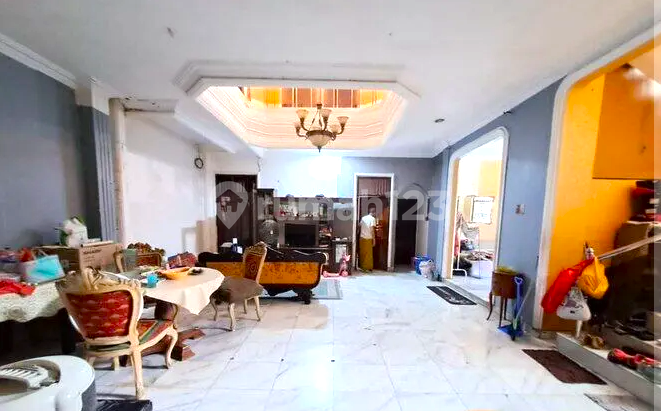 Rumah Tomang. 2 Lantai. 15x17. Jalan 2 Mobil. Siap Huni