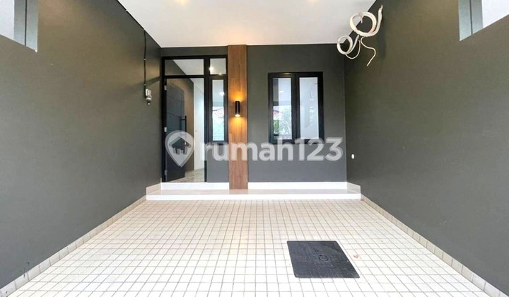 Rumah Baru. Taman Ratu. 3 Lantai. 4x14. Jalan 2 Mobil. Siap Huni Rumah Baru. Taman Ratu. 3 Lantai. 4x14. Jalan 2 Mobil. Siap Huni