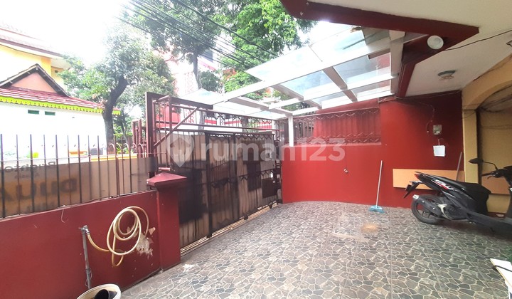 Rumah Taman Ratu. 2.5 Lantai. 9x13. Jalan 2 Mobil. Siap Huni