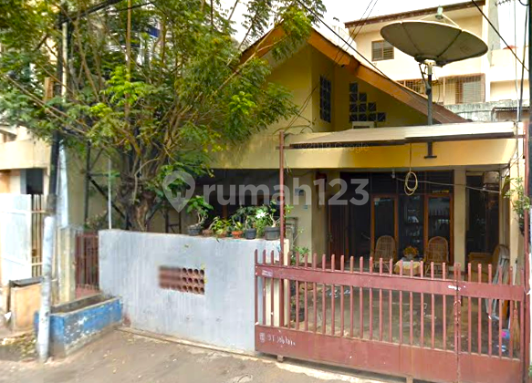 Rumah Tua. Tomang. 9x15. Jalan 2 Mobil. Dkt Mesjid Rumah Tua. Tomang. 9x15. Jalan 2 Mobil. Dkt Mesjid