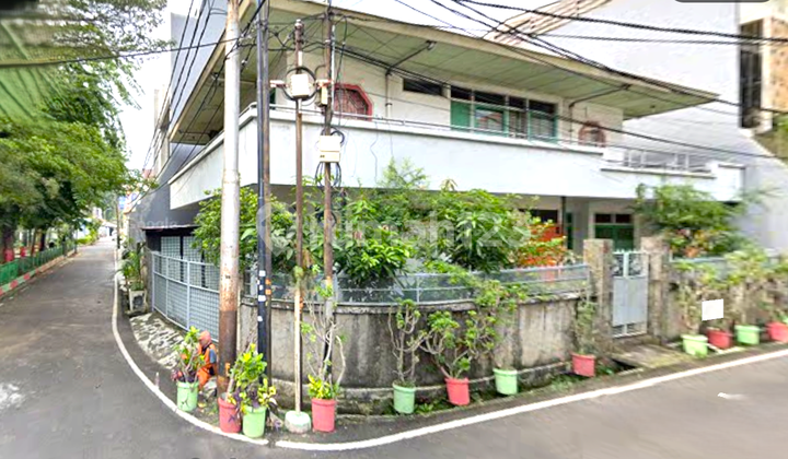 Hook House. Cideng. 2 Floors. 12x20. 2-Car Road. NJOP Price. 2