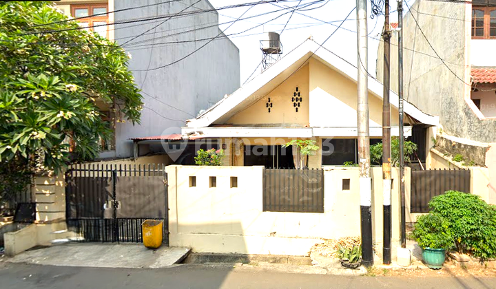 Rumah Tua Tomang. 10x15. Jalan 2 Mobil.