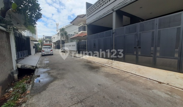 Rumah Baru. Taman Ratu. 3 Lantai. 4x14. Jalan 2 Mobil. Siap Huni 2