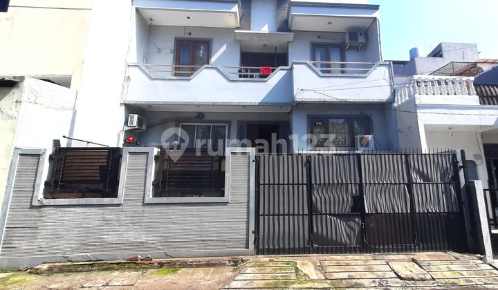 Rumah Tomang. 2.5 Lantai. 9X15. Jalan 2 Mobil. Siap Huni