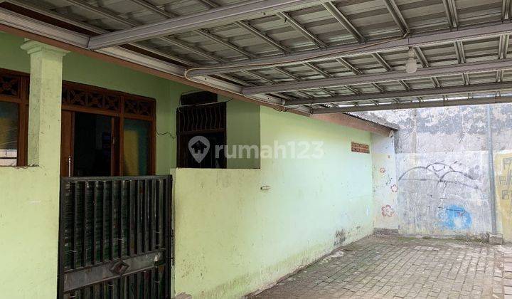 Dijual Rumah Second 2 Lantai Hadap Selatan Bonus Kontrakan 8 Pintu 1