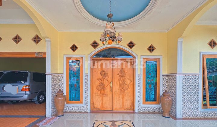 Dijual Rumah 2 Lantai Bagus Ornamen Kayu Jati Nempel Graha Raya di Paku Jaya 2