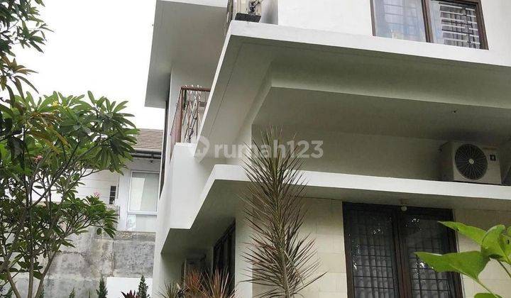 Dijual Rumah Hook 2 Lantai SHM Bagus Hadap Utara 2