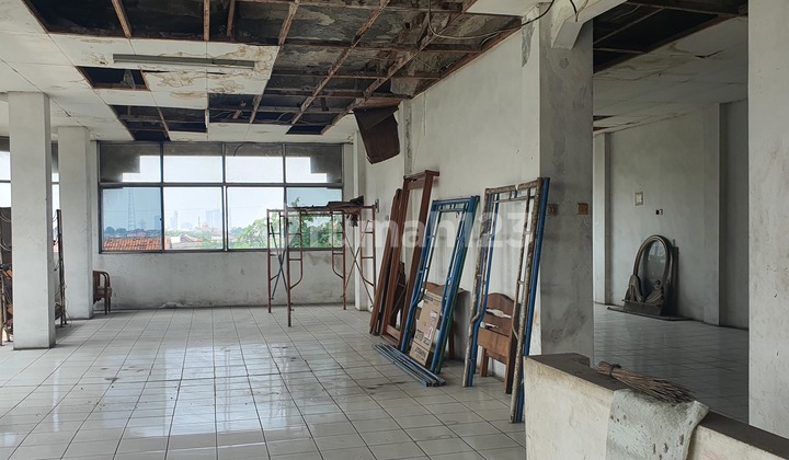 Adjacent 2-Unit Shop House, Position of Title and Building. On Royal Road. 2