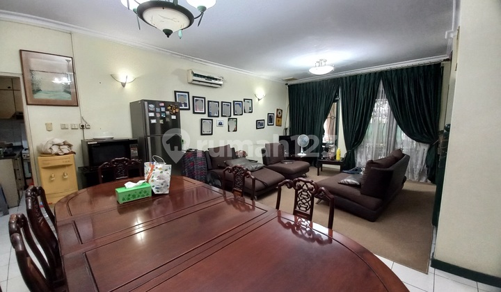 Two-Story House Near Business Area 2