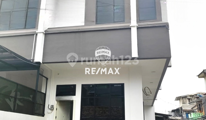 Hoek House 3 Floors Area 61M Type 3 Bedrooms Kemayoran Central Jakarta