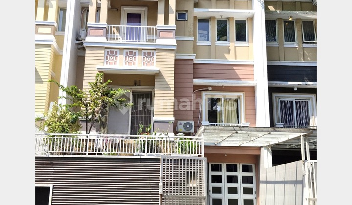 Rumah Town House Emerald PIK 3lt 8x14 116m type 4KT Jakarta Utara