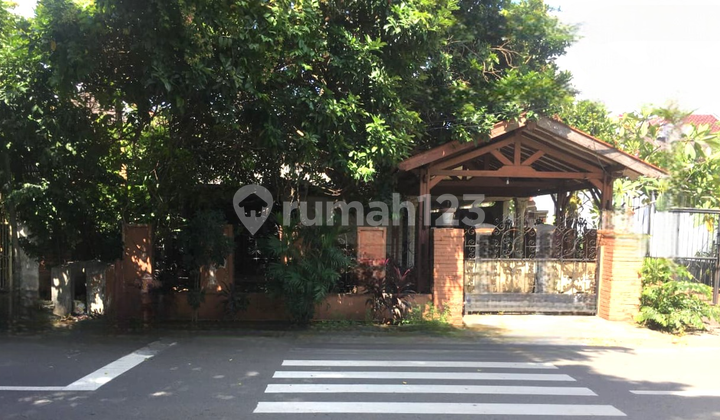 Ready-to-occupy 2-story house, 353m², Duren Sawit, East Jakarta