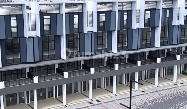Brand New Shop House in Gading Boulevard 3 Floors 5X15 Summarecon Crown Gading