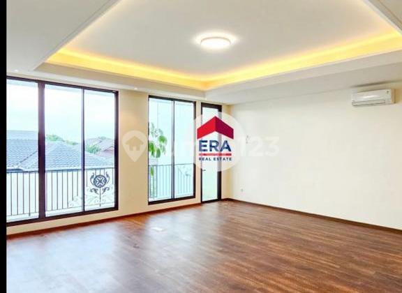 Rumah 3 Lantai Baru di Bukit Hijau, Pondok Indah