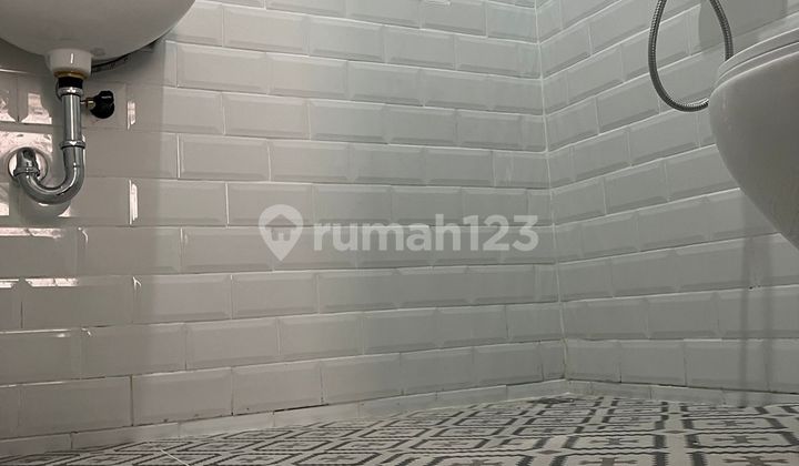 Two-Story House in Kucica, Bintaro Jaya Sector 9 2