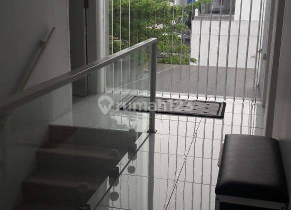 Rumah 2 Lantai di Ozon, Bintaro, Jakarta Selatan 2