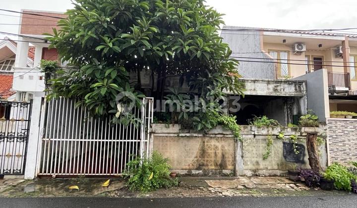 For Quick Sale: Old House, Land Included in Bintaro, South Jakarta