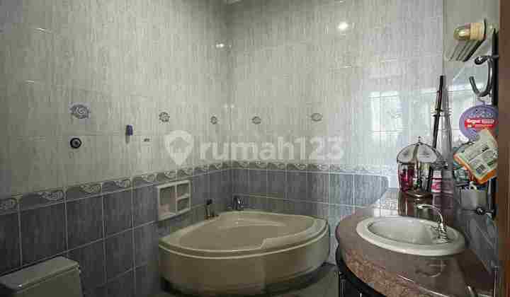 Well-Maintained House on Setraduta Raya Main Road 2
