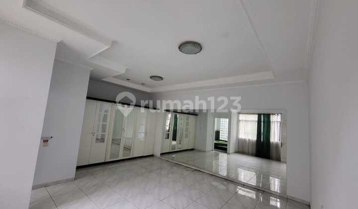Rumah di Setra Sari Bandung 9
