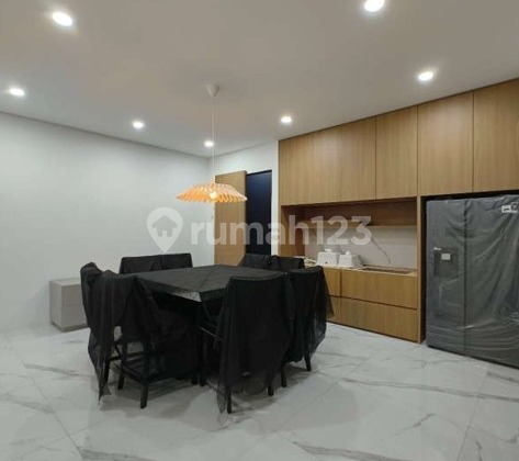 FRANS CEN-Dijual Rumah di Duri Kepa dekat dengan Tanjung Duren. LT: 132 m2 2