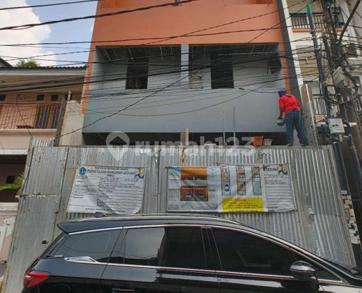 FRANS CEN-Dijual Rumah di Tanjung Duren, Brand New, Bisa KPR Jalan 2mobil.Size		: 3,5x12m