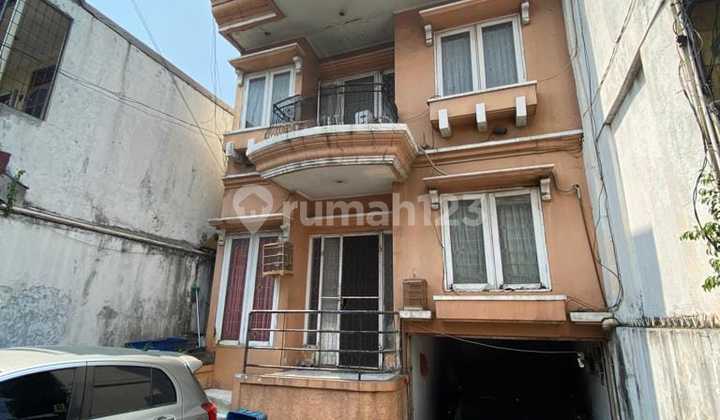 Shop House for Sale in Duri Kepa Raya - Strategic location, main road, excellent, land size 7x22, 2.5 floors.