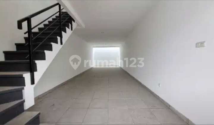 For rent: New commercial shop house in Taman Ratu. 1 unit available: Land area 72M2 (4x18) 2