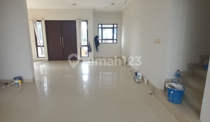 FRANS CEN-Disewa rumah hook Green Lake City Boulevard.wow jarang ada LT = 285 M2 2