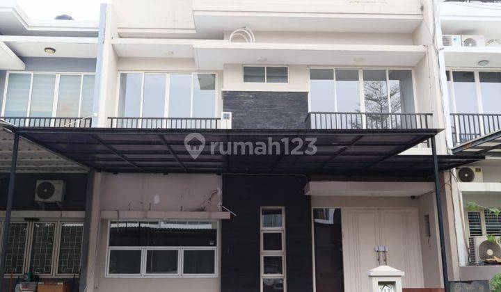 Rumah Green Mansion. Disewa Jalan Lebar 2 Mobil, Lokasi Favorite Lt. 8x15 M2 1