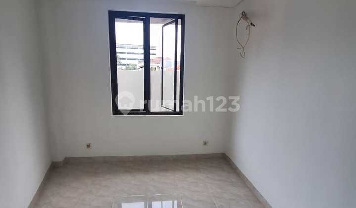 FRANS CEN-Dijual rumah di Sunrise Garden.siap huni.sudah renovasi .jarang ada.wow Luas tanah 15x20  2