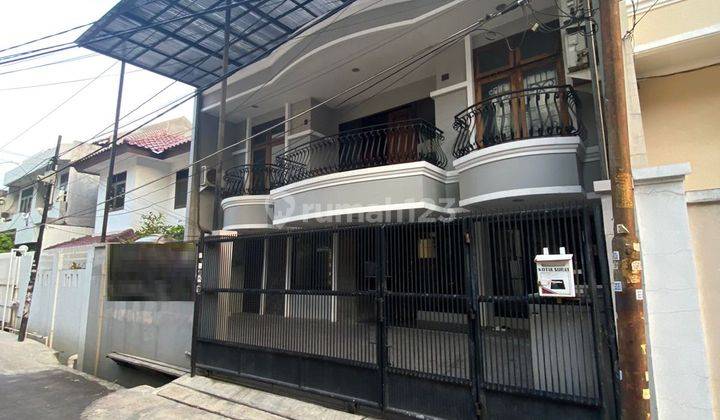 Sewa Rumah di Taman Ratu, Siap Huni.bagus.jarang Ada Lt.150m2 2lantai 1