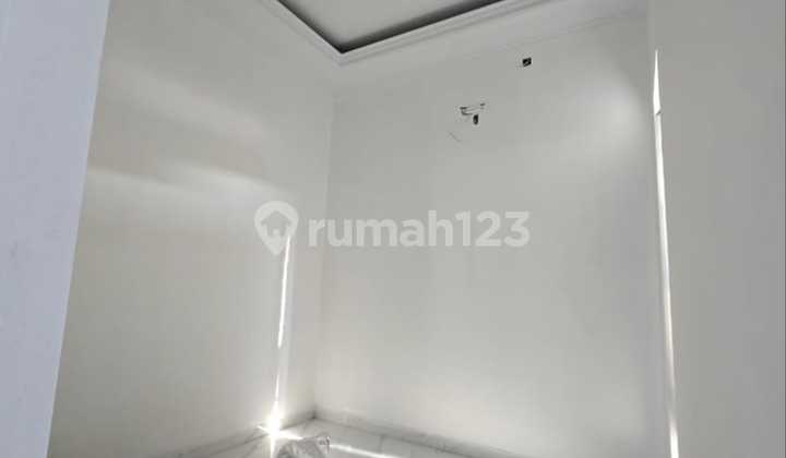 FRANS CEN-Dijual RUMAH taman villa meruya.BARU.minimalis. baru.lux.jarang ada..wow.Luas Tanah : 126 m2 — 7 x 18 2