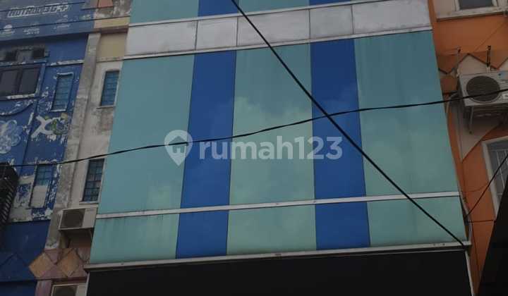 FRANS CEN-disewa Ruko di pesing kedoya..pasar inpres seberangnya.jarang ada lt.4x17/4lt..