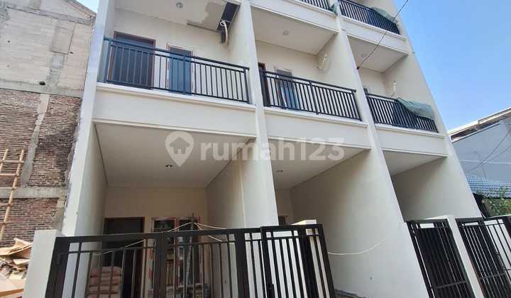 FRANS CEN-rumah Rumah Disewakan di duri kepa.bebas banjir..jarang ada..bagus Lt. 3x13/3 lt 1