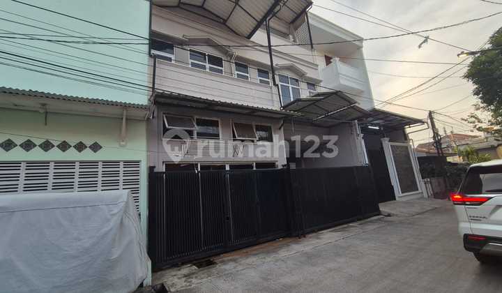 FRANS CEN-Dijual rumah di Jelambar.jarang ada.bagus.dapatkan segera LT 149M2 (8,5x17,5) 