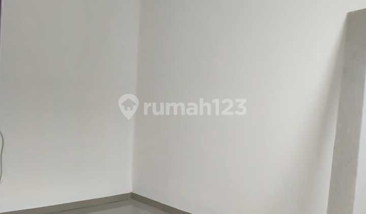 Dijual Cepat!! Rumah 2 Lantai di Pondok Ungu Permaii