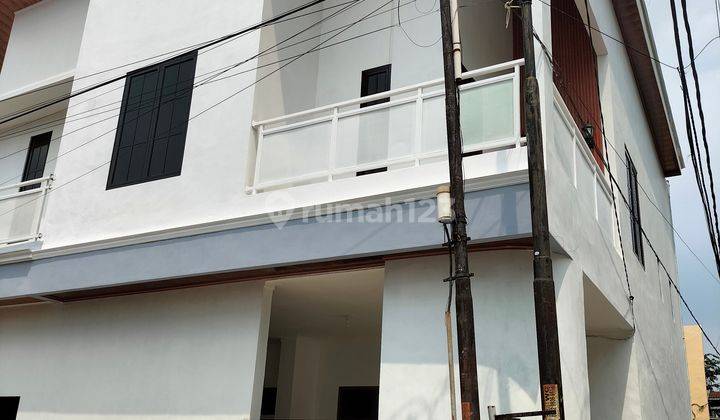 HARGA EKONOMIS!! Rumah 2 lantai Selangkah dari Jalur Transportasi Umum di Harapan Indah dekat Jakarta 1