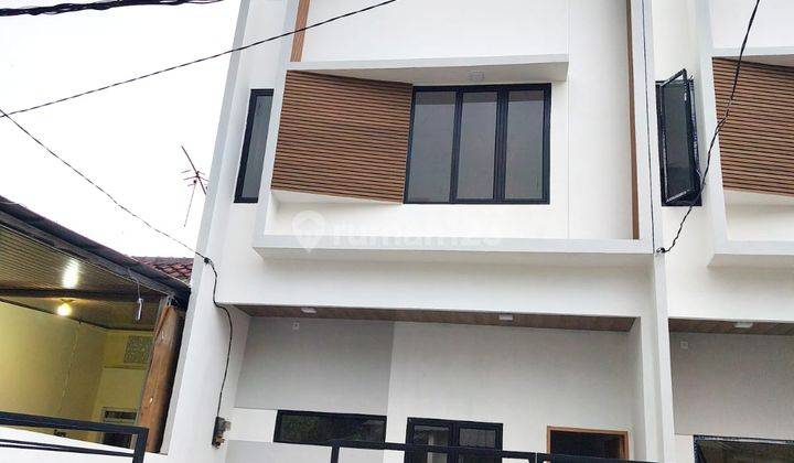 BARU!! Rumah 2 lantai FRESH Row Jalan 3 Mobil di Harapan  Indah Depan  1