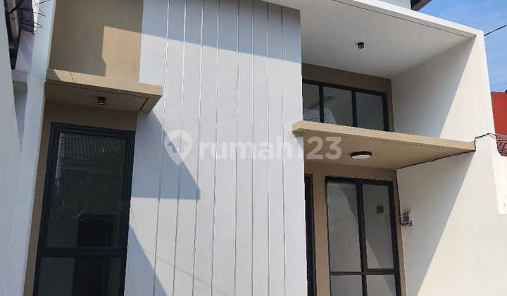 Dijual Rumah Besar Modern di Taman Harapan Baru 2