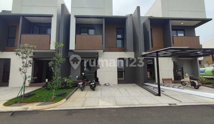 HOT SALE!! STOK TERBATAS!! Rumah 2 lantai Cluster Terdepan di Summarecon Crown Gading  1